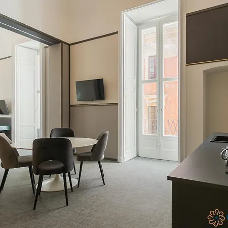 Palazzo Piccinni 97 By Apulia Konukevi 3*